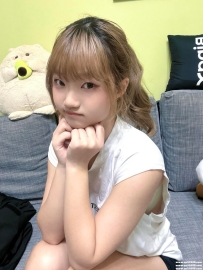 嬌小貧乳反差少女：溫溫156.38kg.B.19歲 放蕩的小騷貨 色氣滿分 飢渴主動敢玩