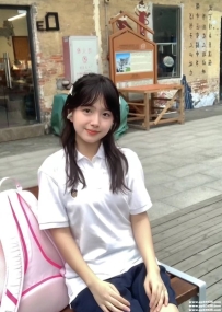 台中外約叫小姐：妮可 164 C+ 45kg 21歲 #活潑可愛的小女生 騷穴 自慰只能滿足她片刻