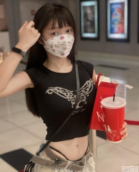 高雄找學生妹：伊達160-C-19歲 大一小學妹 活潑可愛 纖瘦美腿