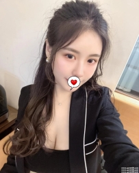 大奶性感尤物：琳琳 163 47 E 26歲 大E真奶 喜歡做愛 尺度大 性幻想很大 可以玩奶炮