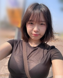 大奶網美小情人 菜菜168.E.48.23歲 爆乳勻稱身材很讃 從胸到屁屁的身材曲線真的是絕了