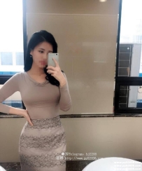 性感主播：唐瑤 168 C 49kg 24歲細高跟+黑絲襪+配紅唇  氣質長腿