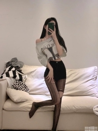 台北時尚美摸：米奇 170 D 50 23歲 雜誌專業戶 盡量玩弄她的美腿 跪在哥哥身前聽從哥