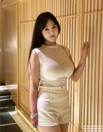 高挑大奶妹：丁瑤168.E.50.24歲 服務狂野 任你擺佈型 想要被滿足的找丁瑤就對惹