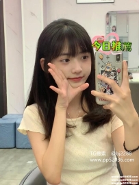 台中學生妹：小涵 155/C/44/19歲 清純鄰家小女孩 長相甜美 下面還是粉粉嫩嫩的水超多