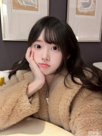 台中學生妹外約：娃娃155.C.44.19歲 朝陽科技大學 有著甜美臉蛋和姣好身材的她