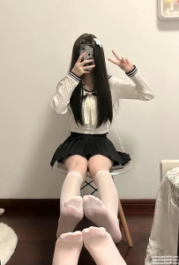 台北幼齒學生：潔兒158 C 43 18歲 可愛音樂系學生 技巧一極棒 舌頭靈活 吸力超強！