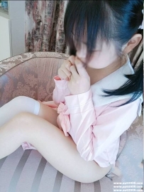 台北外約幼齒蘿莉：西西 155 B 40 18歲 可愛小隻馬 又濕又滑又緊的粉嫩小穴等你滿足