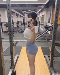 高雄熱推妹：可可 155cm.D.45.19歲 很乖的小淫娃 很敏感 很會玩