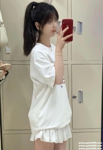 台中骨感學生：恩恩 159.B+.19歲 青澀初兼職 清純臉蛋白皙皮膚誘人美腿 性經驗很少 讚