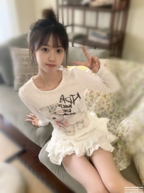 甜甜可人兒：小薇158.B.18歲 大眼會放電 是位溫柔愛笑的女生哦輕盈小隻身材