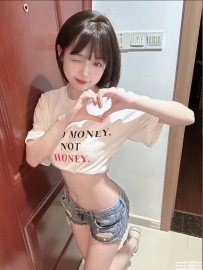 #新妹報班惹：蓓伊 159.44.19歲 #青春的肉體 小隻 讓人直流口水 #白皙粉嫩 純潔的