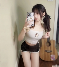 台中極品小騷貨：素素 155 D 45 21歲 清純外貿 細腰翹臀美腿