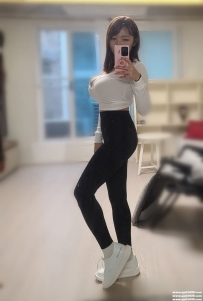 台中巨乳肥臀系列：米喬 165cm.F~G.28歲 一手無法掌控的爆乳