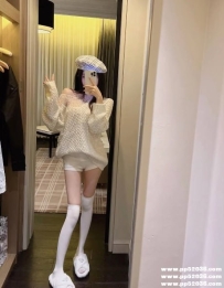 台北嬌小學生妹：小敏 153.A.39.19歲 #白皙 #骨感 #敏感 （嫩滑手感好）穴淺易噴水