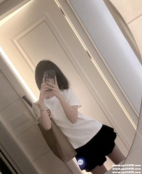 台中短髮可愛正妹：曼妮 159 C 45 22歲 清純陽光辣妹 高顏值 身材細腰翹臀 技術很好