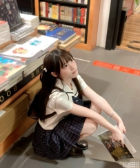 幼齒學生妹：星辰 154 B 40 19歲 清純可愛 小隻 她的甜蜜與活潑超乎想像 讓人回味無窮