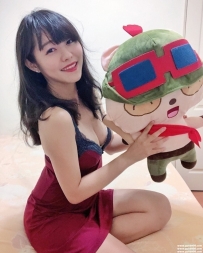 高雄無套口碑茶：精靈160cm D奶 24歲 顏值身材真的不錯 超騷