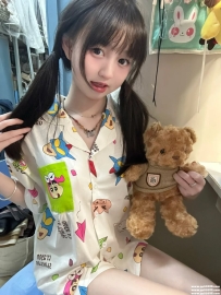台北幼齒蘿莉妹：菲菲 154 B 40 19歲 文化大學在校學生妹 嬌小貧乳幼齒嫩妹 初體驗