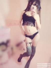 台北白虎小蘿莉：圈圈156-B-19歲粉嫩鮑幼齒小蘿莉等你來嘗鮮