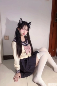 台北幼齒蘿莉：莓果 155 B奶 19歲 清純可愛學生妹妹 第一次下海 甜美 現在可約