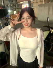台中巨乳正妹：沫薇 160 E 47 24歲 身材火辣性感 是一個悶騷反差的學生妹