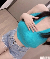 台中優質茶：千兒 158 D 47 23歲 顏值高 美腿 搭配一身白皙肌膚和各種撩人姿勢