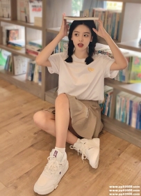 #台中新妹推薦：小文 160cm C奶 45kg 19歲 青春肉體 皮膚白 美腿