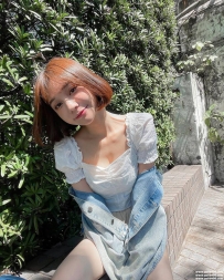 #台中ig網美兼職！純純 160 C 46kg 22歲 蜜穴肥美緊實 可品鮑 69 修長美腿 身材勻稱
