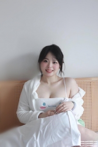 高雄大奶妹：順子 160 E 50 25歲 微肉女孩 前凸後翹 小穴粉嫩