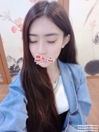 琪琪 160.45.C.20歲 皮膚光滑細嫩又白皙 #青春粉嫩  正妹一個