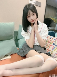 幼齒學生妹：小甜芯 155.B.40.18歲 在校學生 甜美 活潑可愛 因為經濟短缺所以下海兼職