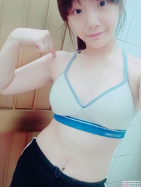 高雄蘿莉學生：小咩 157.C.18歲 初次下海小甜心首次進入此行
