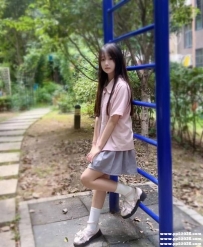 #台中小蘿莉：昕兒 150 A+ 18歲 貧乳小A妹 超小隻馬 皮膚白皙 粉嫩肉頭跟小穴非常敏感