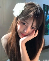 高雄美女外約：小瑄165.C.21歲 校花兼外拍 勻稱身材 清純帶點氣質美人