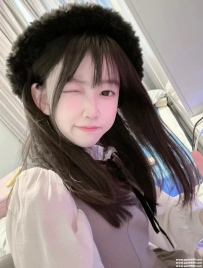 台北大學生：小花 155 C 40kg 19歲 清純外貿 有兼職主播  聲音超好聽