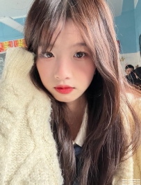 高雄學生妹：愛妮 157.小C.19歲 #清純的臉蛋！充滿了年輕有活力 夠淫蕩屁股很會搖姿勢