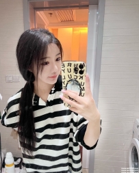 高雄熱推妹：玲尤 160 46 C 22歲 可愛 多汁粉嫩蜜穴 白皙美腿
