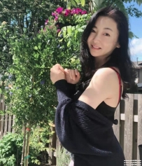 台南氣質熟女：炫鈴 164cm.D奶.40歲 最主要是下海尋求刺激