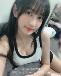 私藏紅牌：貓貓158.D.47.24歲性感火辣的好色女孩進門撲倒索吻，