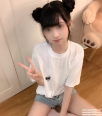 幼齒學生妹：小珂 155 B 44 19歲 可愛幼齒 平胸小隻馬 甜美 學生妹 無刺青 無刺青