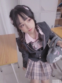 #台北幼齒小蘿莉：洋洋 155cm B奶 42kg 20歲 服務很熱情 乳頭和小穴敲粉嫩 讓你全身受