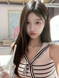 台中高顔值學生妹：小草 155cm.45kg.C奶.19歲 清純鄰家學生妹