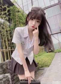 天然幼齒童顏：琪琪157.C.45.20歲 小巧玲瓏 勻稱無贅肉 細腰盈盈一握