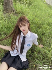 台中學生妹：夏冰冰 160 45 C 20歲 顏值甜美類型 主動 吸舔 吹