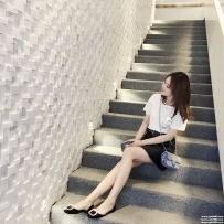 高雄大長腿正妹：馨月 165 C 48 30歲 氣質漂亮 身材纖瘦 服務超讚的~