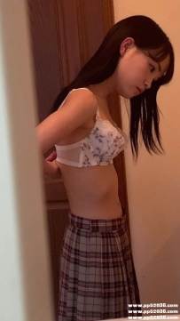 高雄地區被偷拍的妹妹 真的好瘦啊！100%本人照片 喜歡貧乳小隻馬的必點
