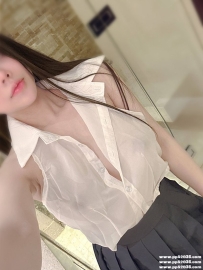 台中找小姐：子瑜 164 C 46 26歲 清純漂亮 配合著輕拍 將會帶來更加令人心動的性愛體