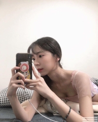 台北口碑正妹：青檸161/D/21歲 清純小隻馬 皮膚白 粉紅奶 漂亮 長相可愛 笑起來很甜美
